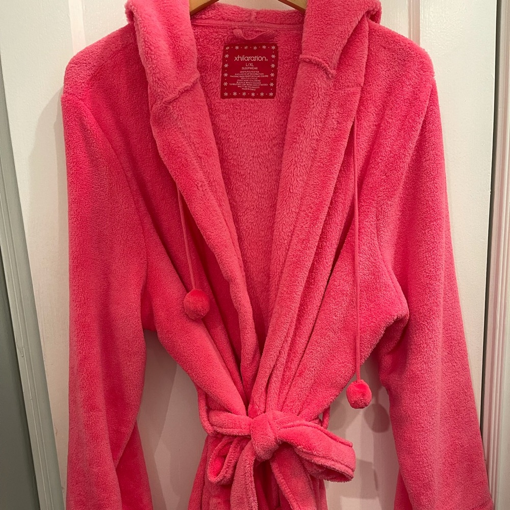 Xhilaration Robe. Size L/XL. Hot pink.